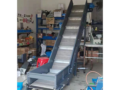 斜坡输送机